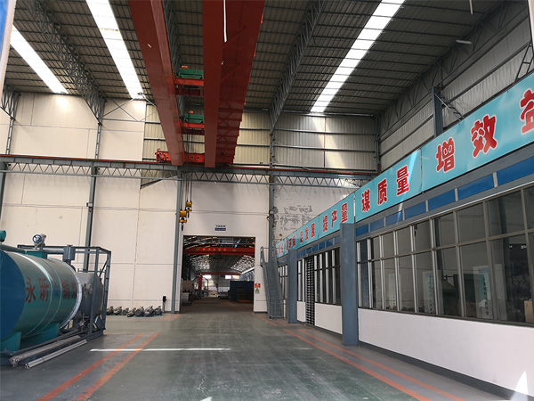 車(chē)庫(kù)一角